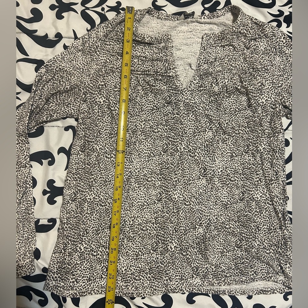 Lucky brand long sleeve leopard print shirt- size m - Picture 4 of 9